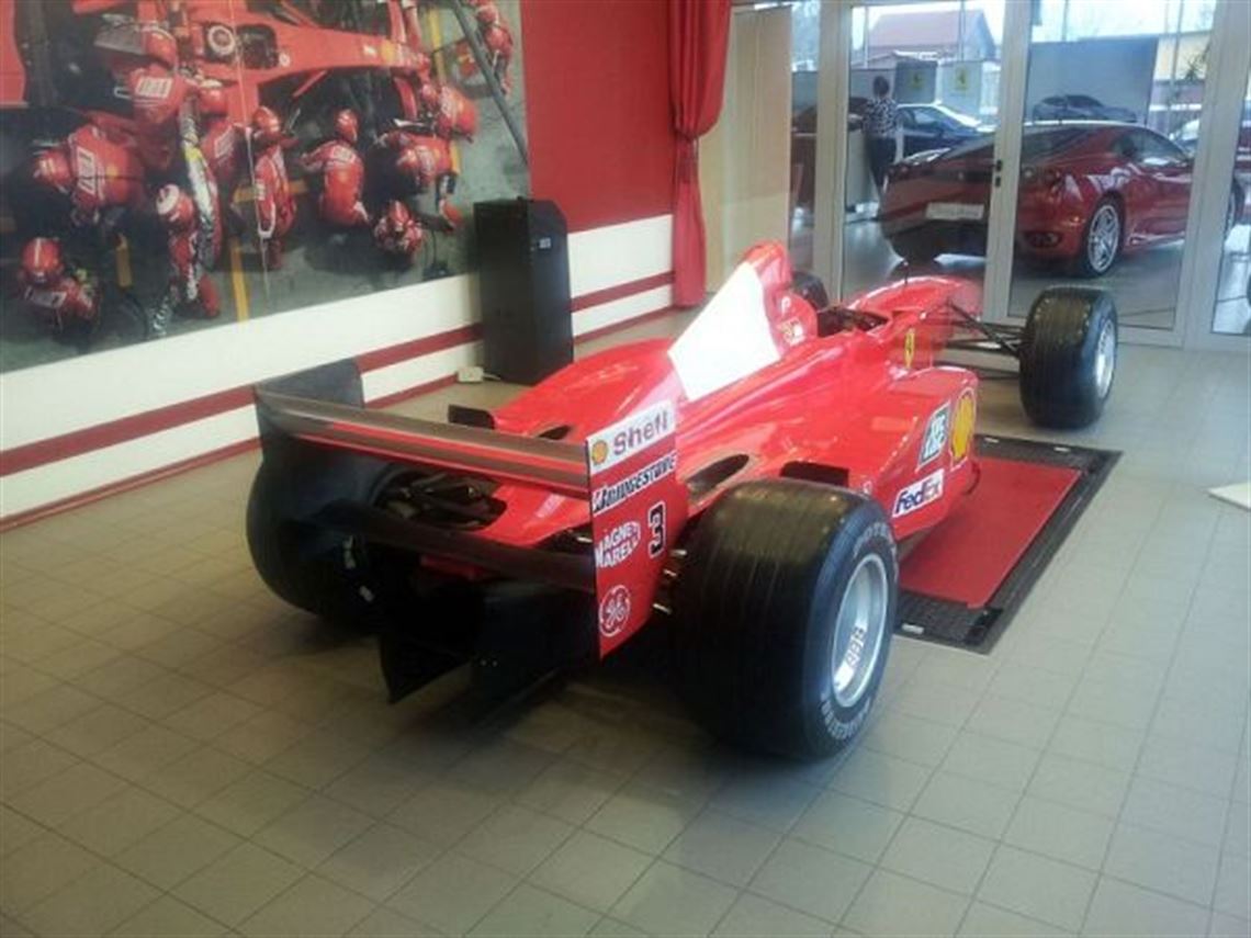 1999-ferrari-formula-1-original-showcar-rolle