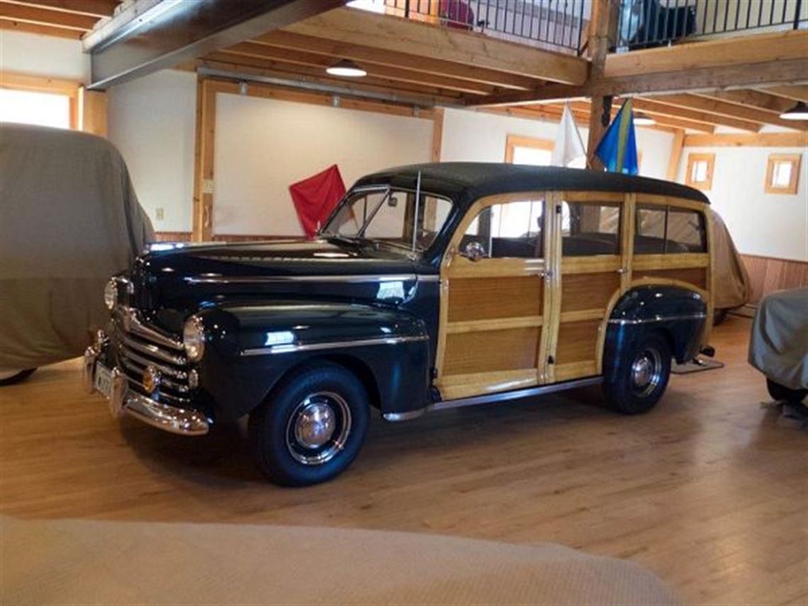 1948-ford-woody-deluxe