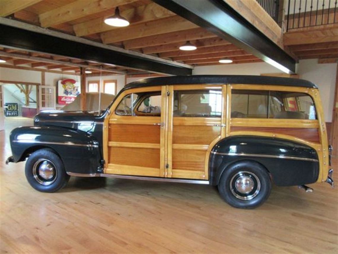 1948-ford-woody-deluxe