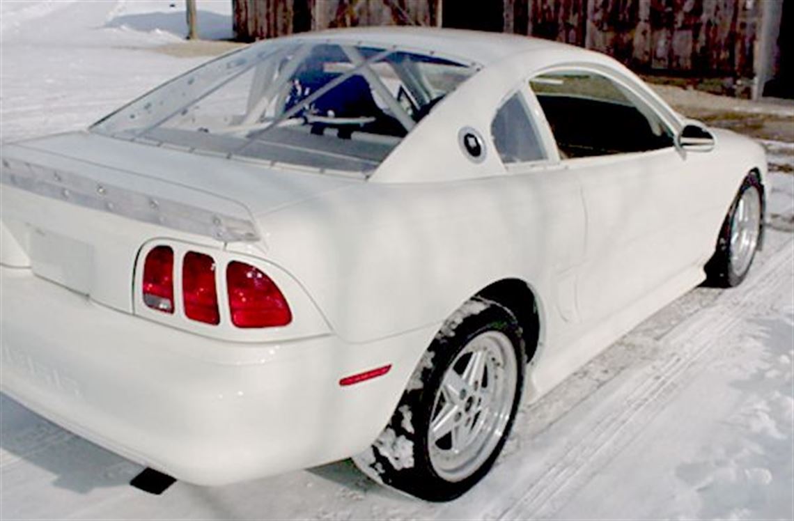 2000-world-challange-mustang-cobra