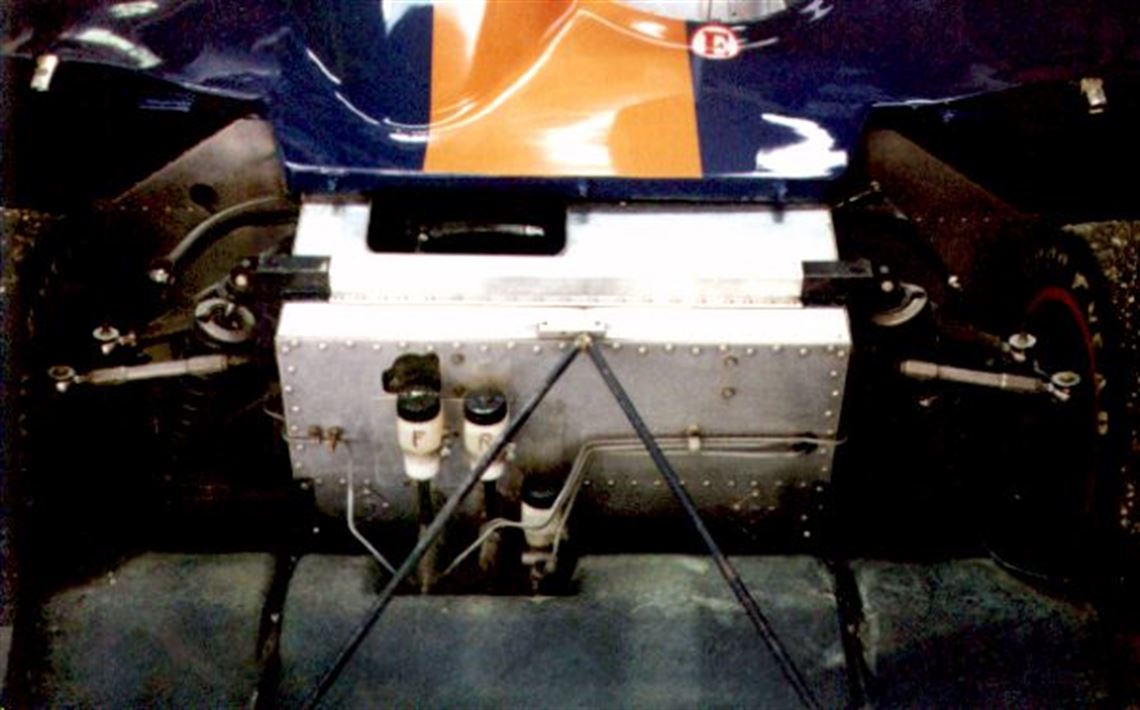 lola-t598-sports-2000-sports-racer