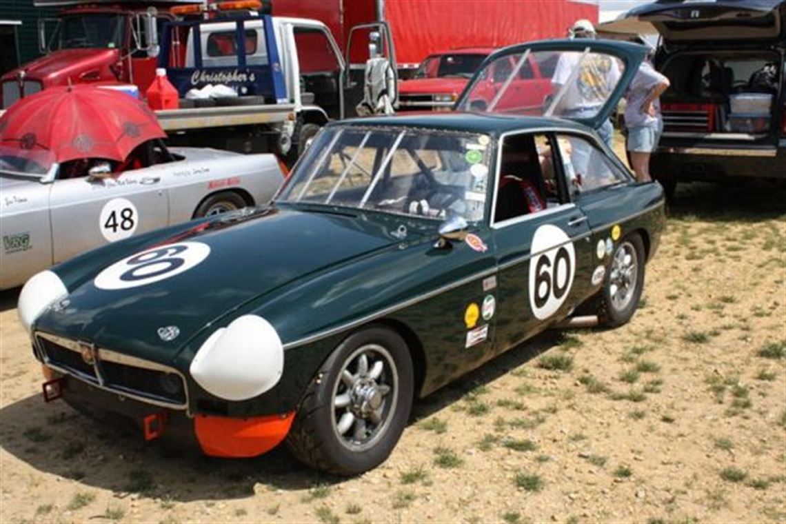 race-cars.com - 1967 MG B-GT Vintage Race Car