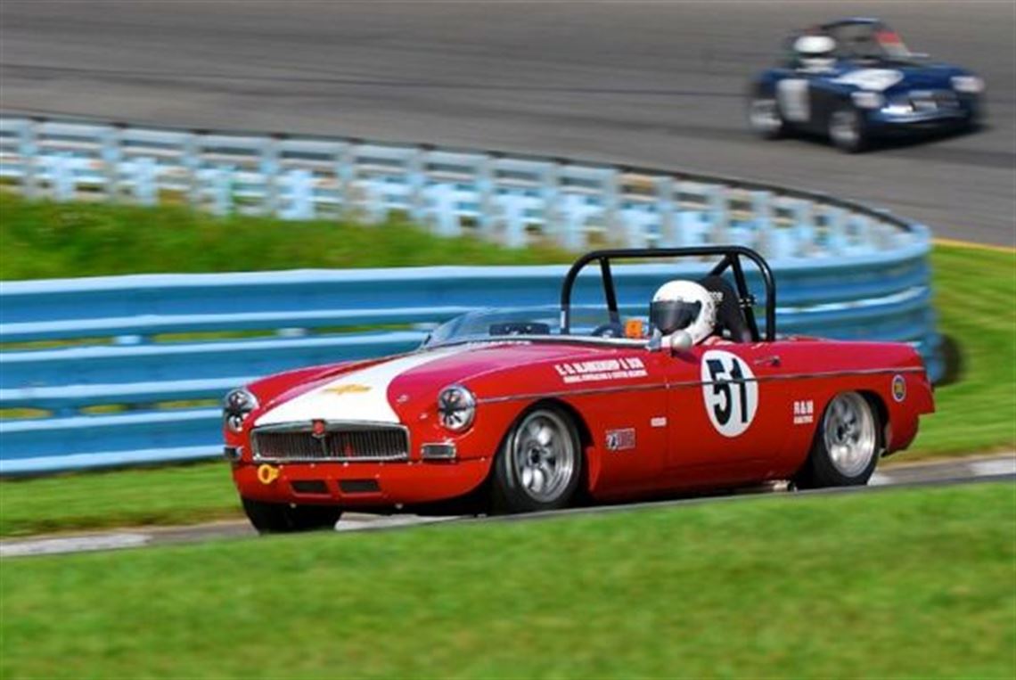 1967-mg-b-roadster