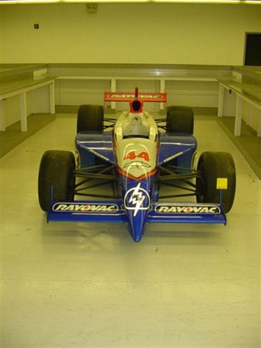2002-dallara-ir2-running-race-car