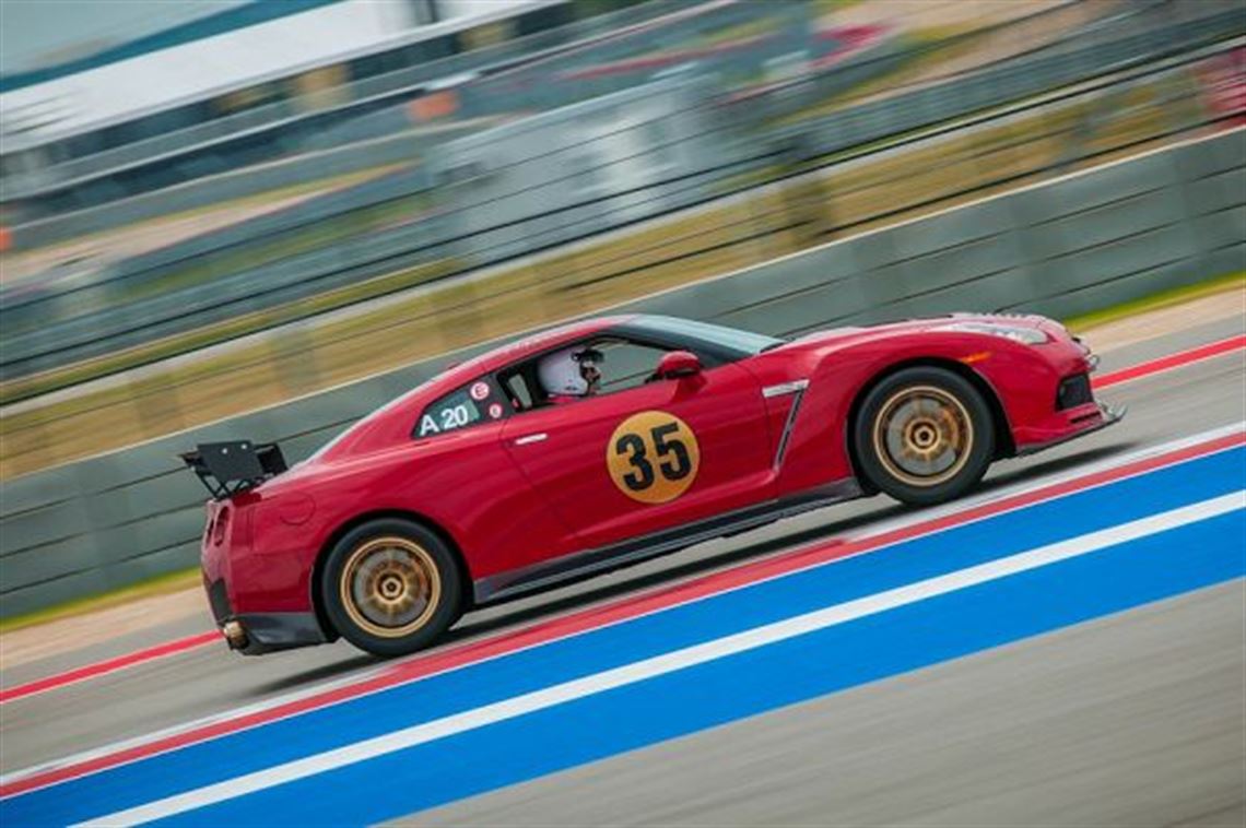 2009-nissan-gt-r-premium-edition