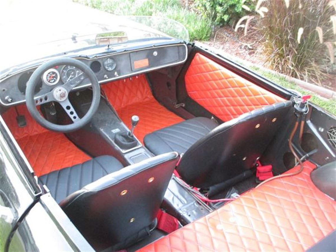 1967-datsun-2000-roadster