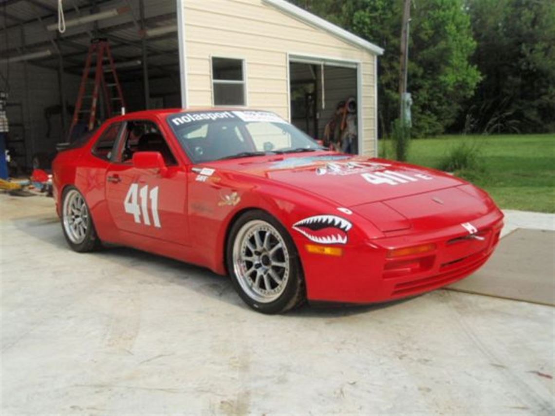 1987-porsche-944-turbo-ready-to-race