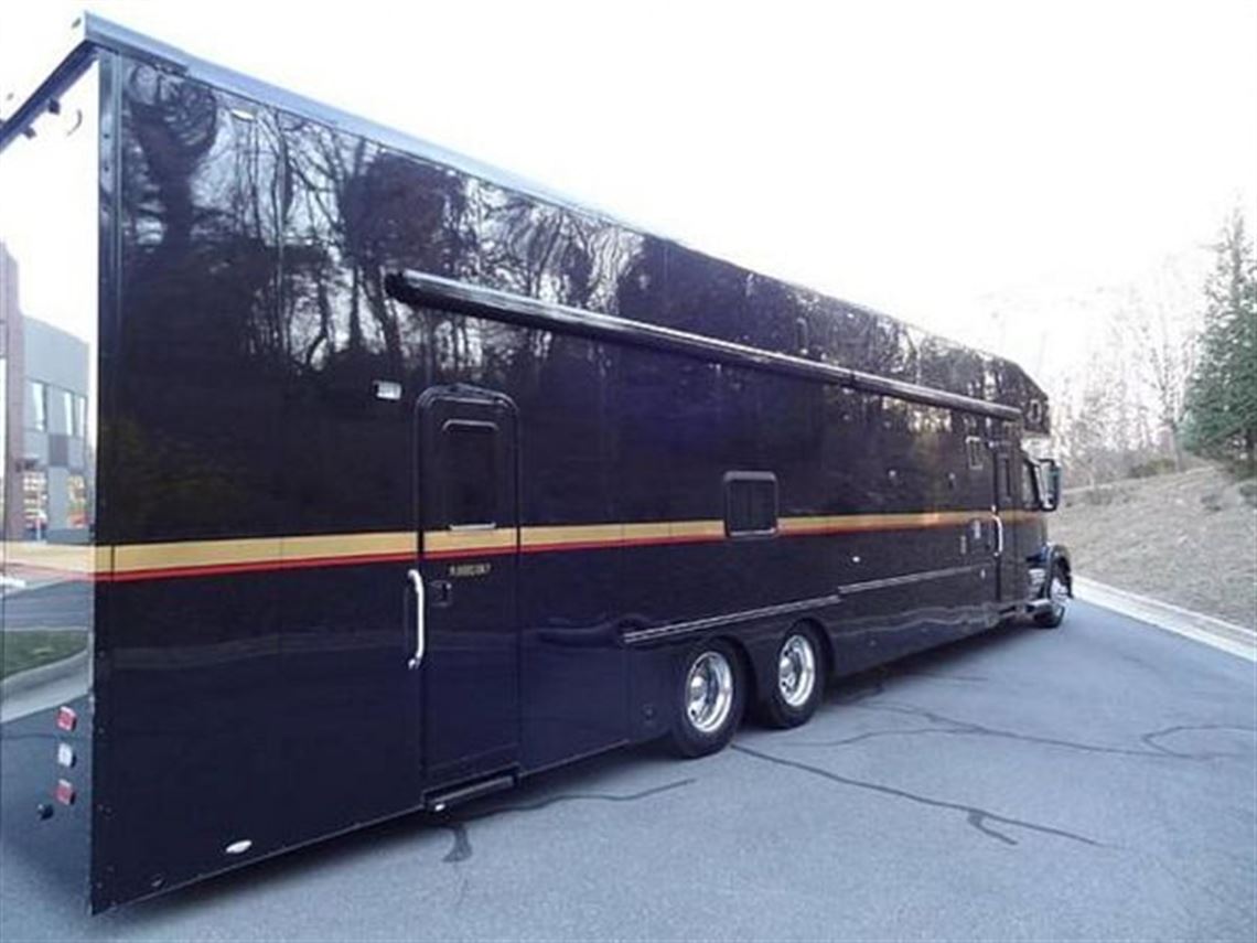 2014-volvo-show-hauler