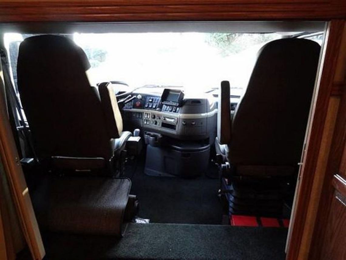 2014-volvo-show-hauler
