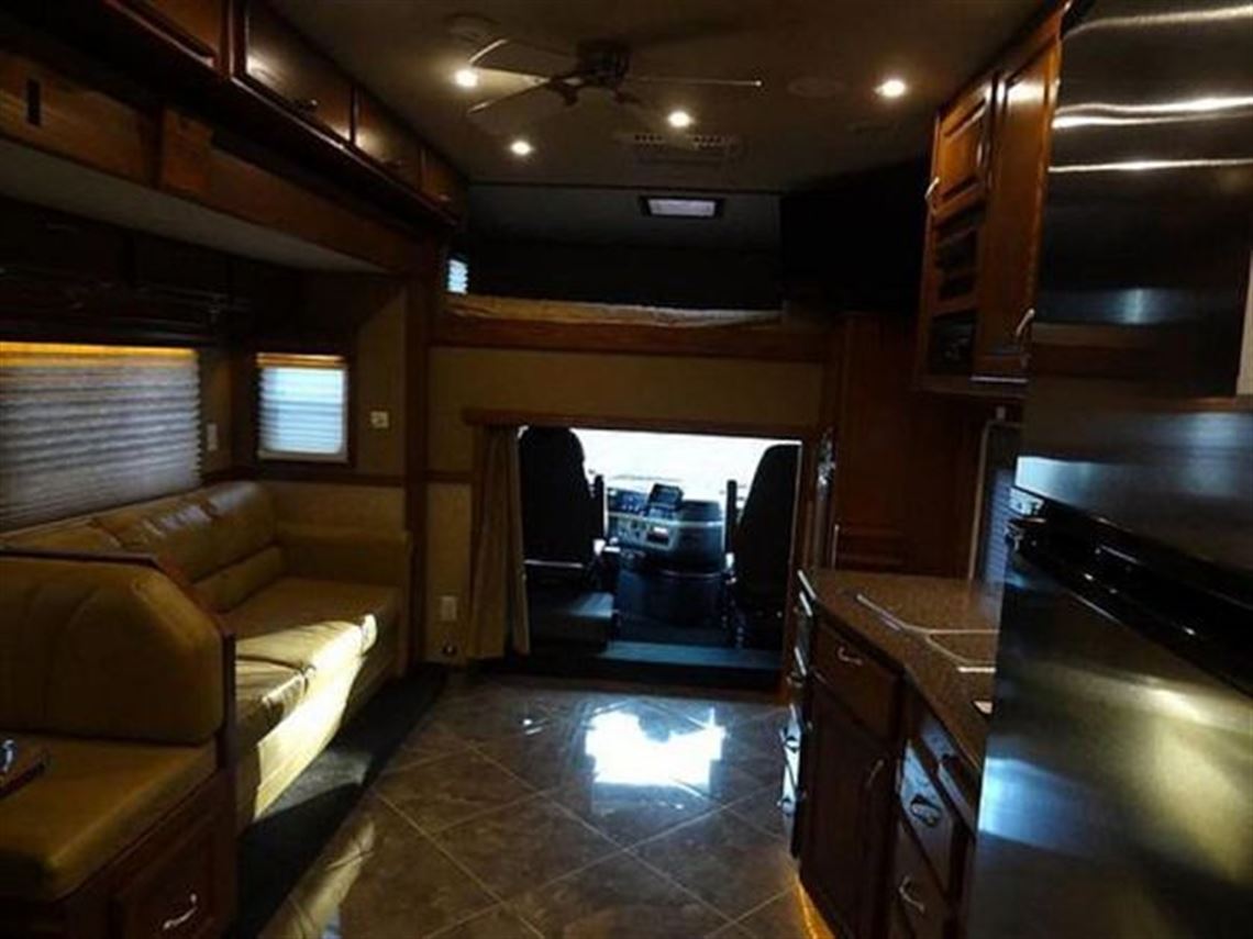 2014-volvo-show-hauler