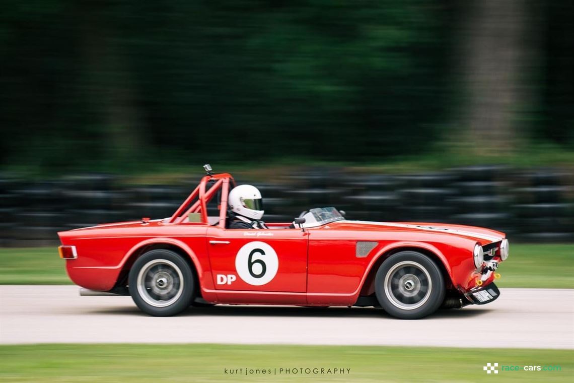 1971-triumph-tr6-race-car-wbravo-trailer