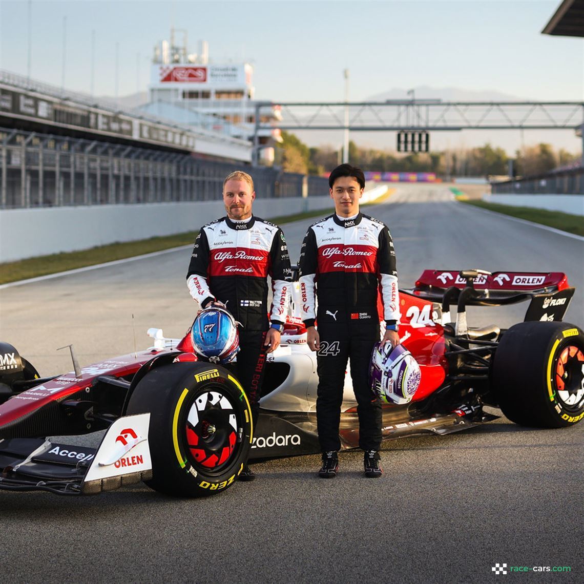 2022-alfa-romeo-f1-team-official-show-car
