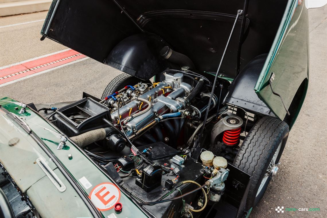 1954-aston-martin-db24