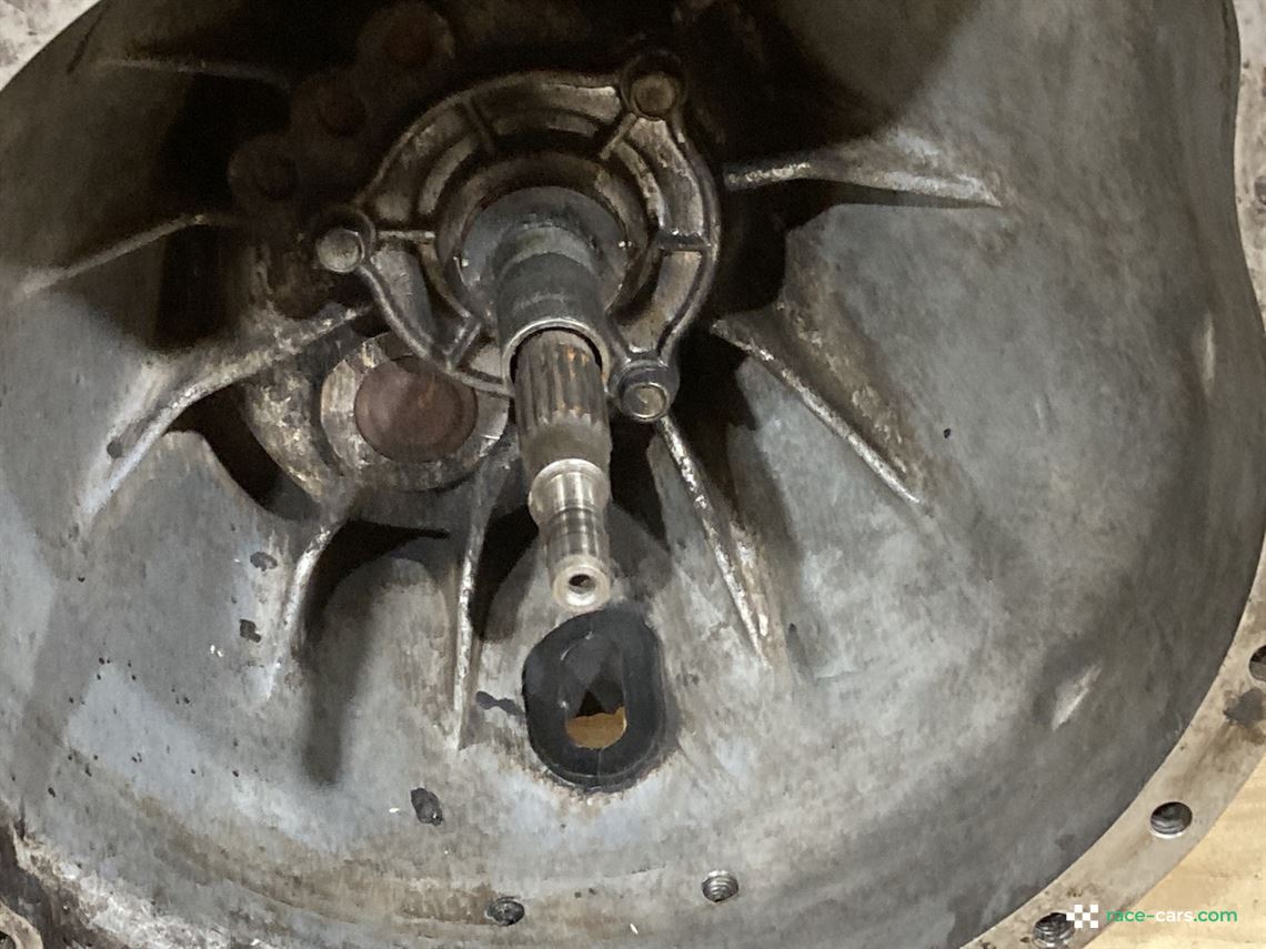 datsun-60-series-5-speed-transmission