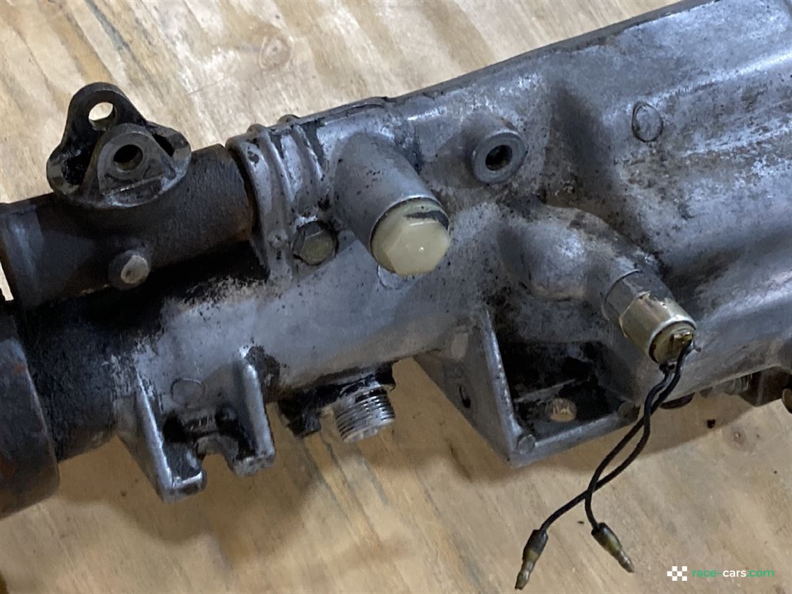 datsun-60-series-5-speed-transmission