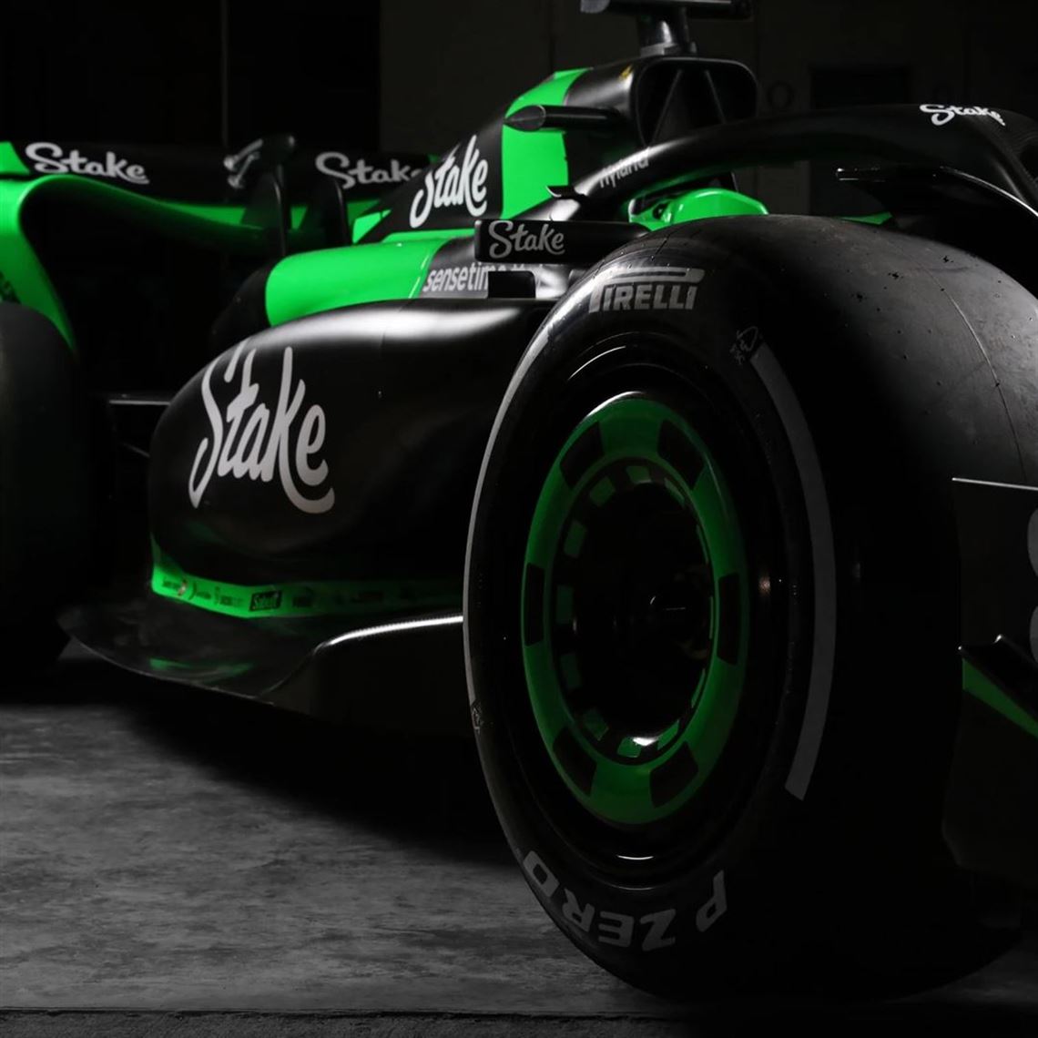 2024-stake-f1r-team-kick-sauber-c44-official