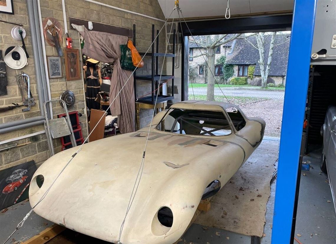 original-196667-fibreglass-trends-cheetah-gtr