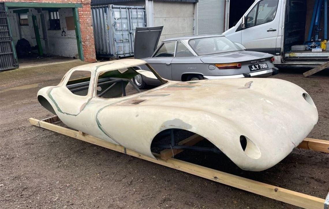 original-196667-fibreglass-trends-cheetah-gtr