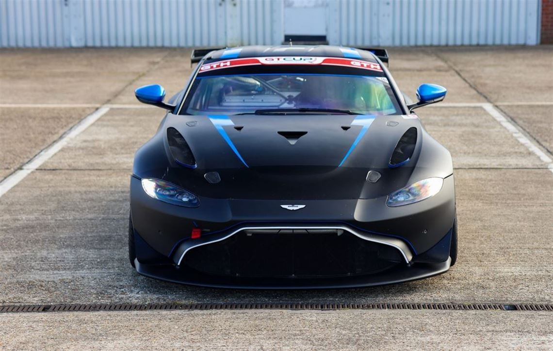 2022-aston-martin-vantage-amr-gt4