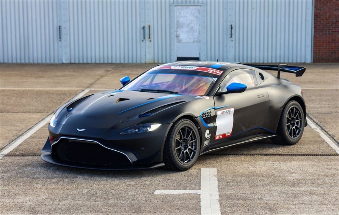2022-aston-martin-vantage-amr-gt4