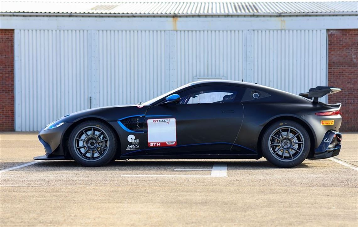 2022-aston-martin-vantage-amr-gt4