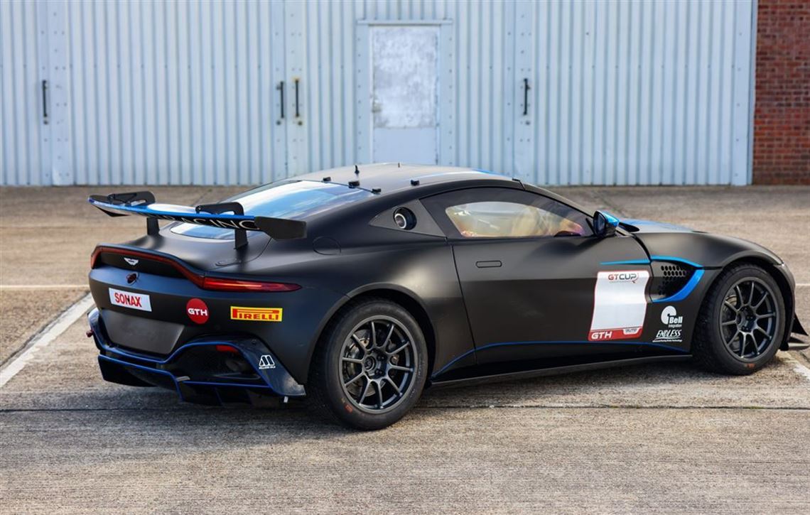 2022-aston-martin-vantage-amr-gt4
