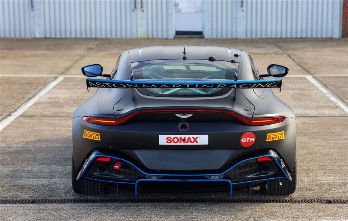 2022-aston-martin-vantage-amr-gt4