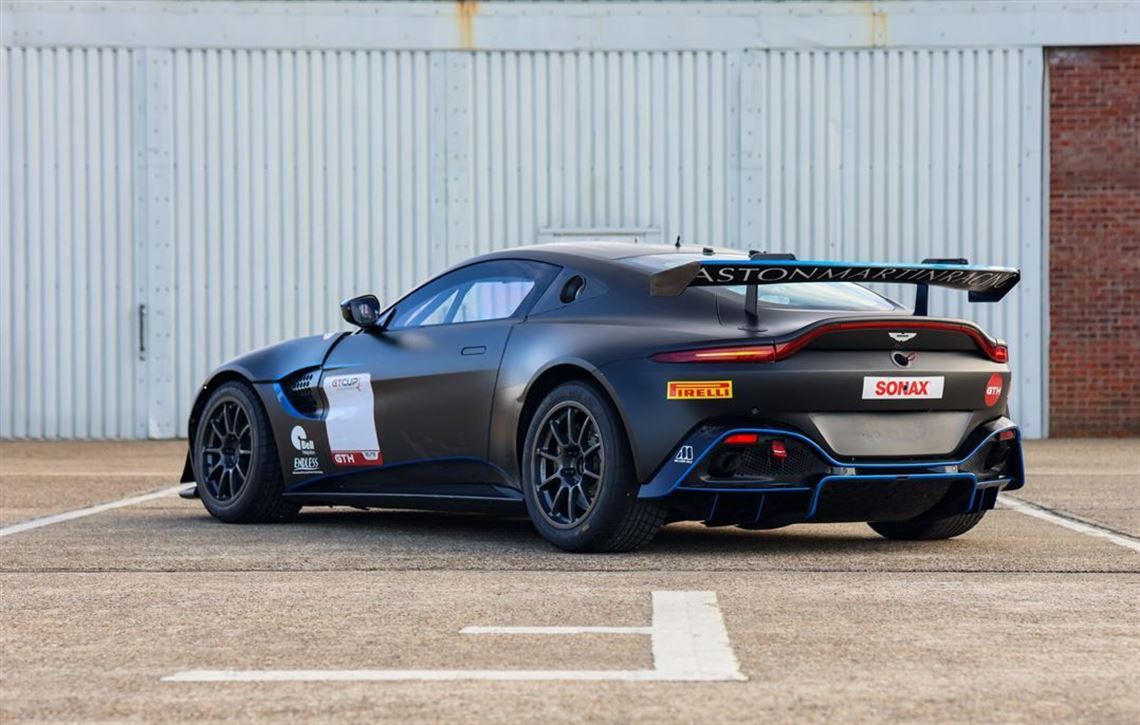 2022-aston-martin-vantage-amr-gt4