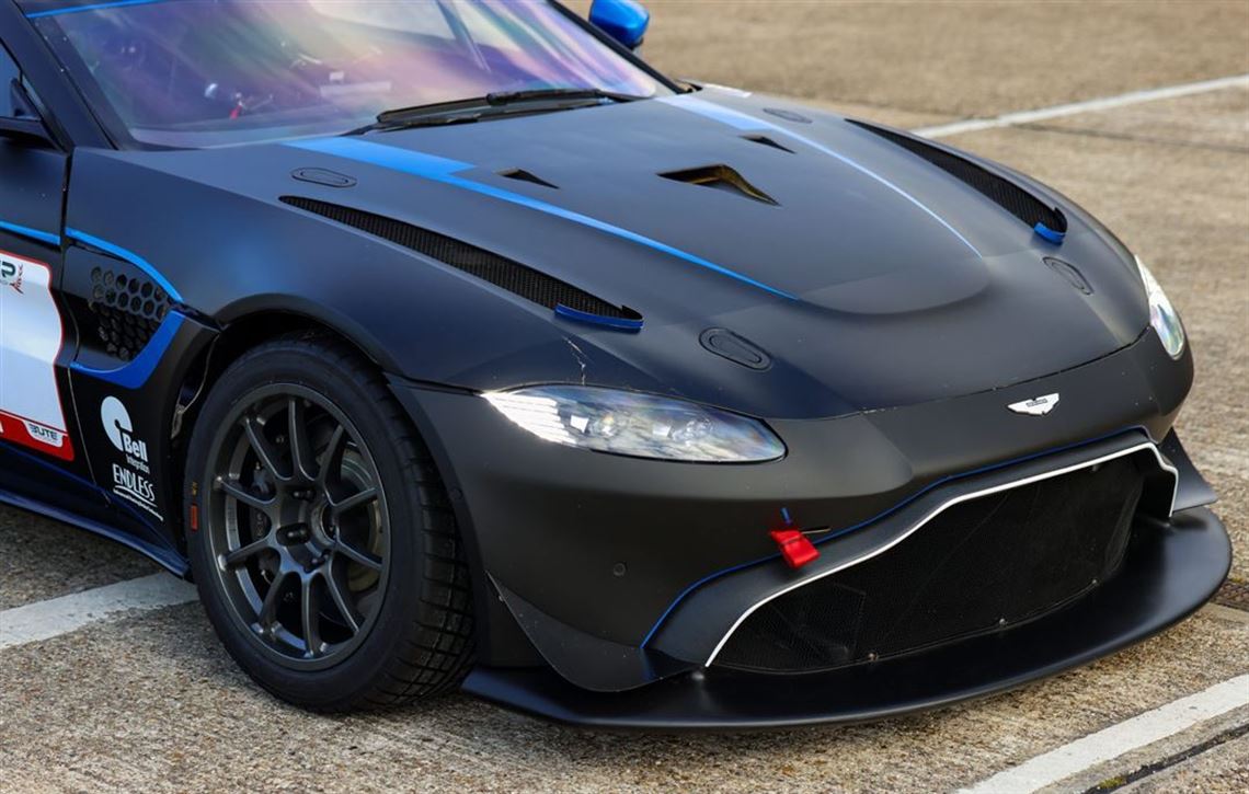 2022-aston-martin-vantage-amr-gt4