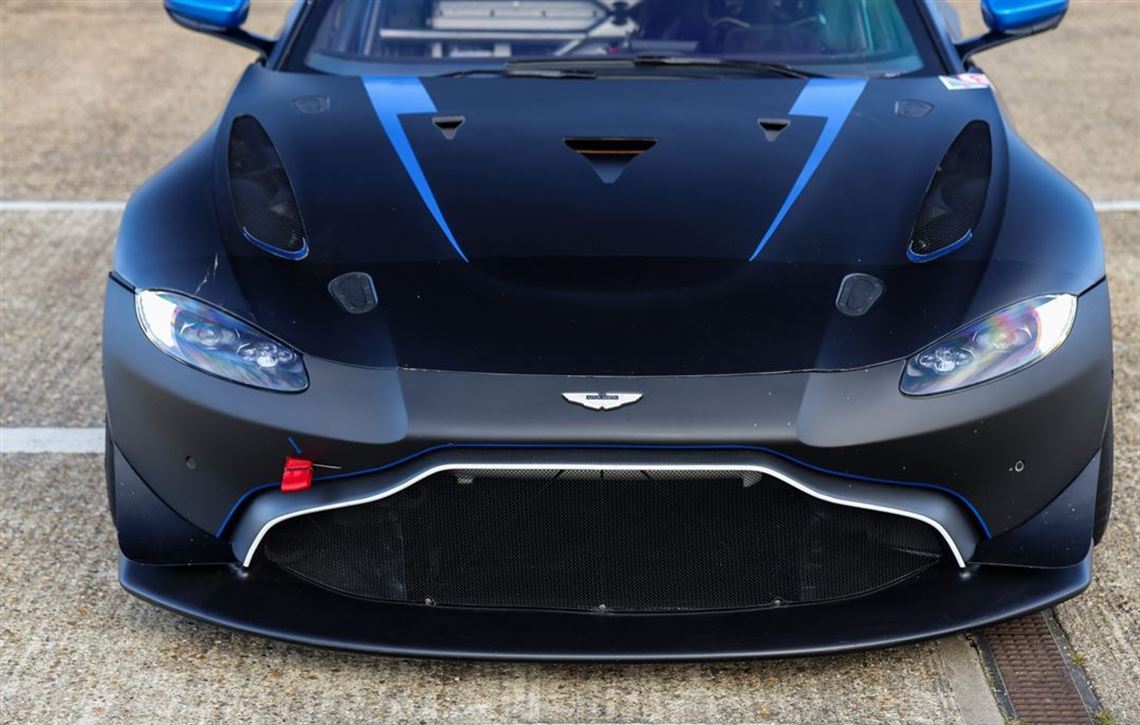 2022-aston-martin-vantage-amr-gt4