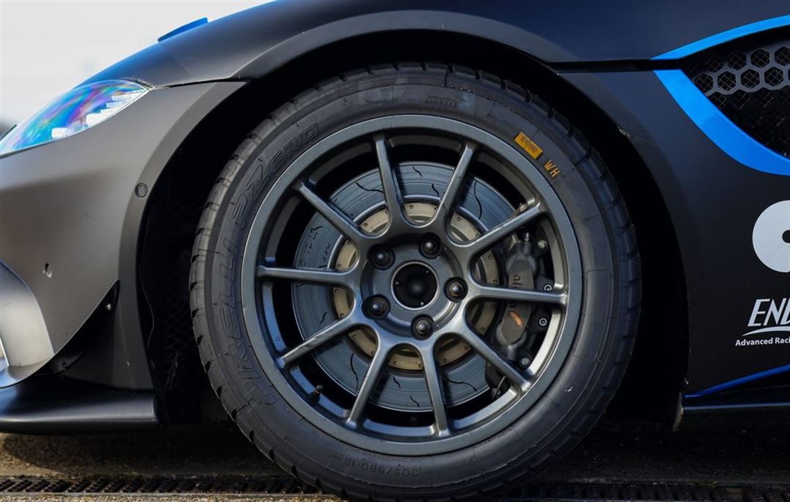 2022-aston-martin-vantage-amr-gt4