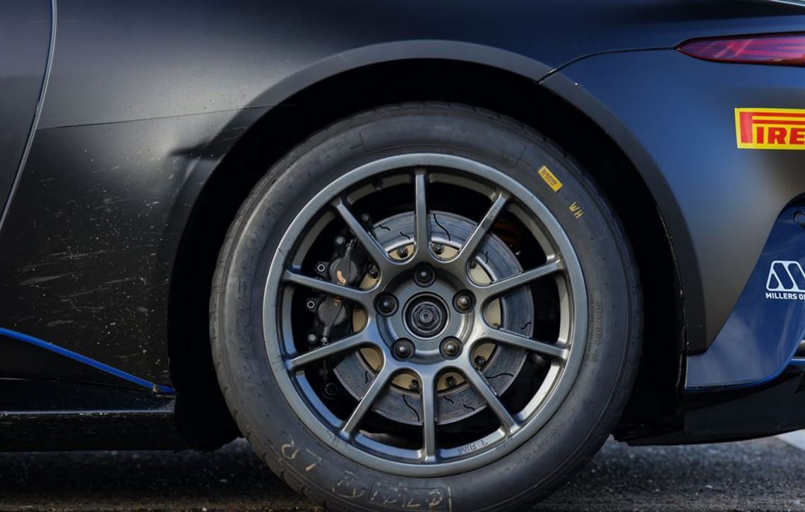 2022-aston-martin-vantage-amr-gt4