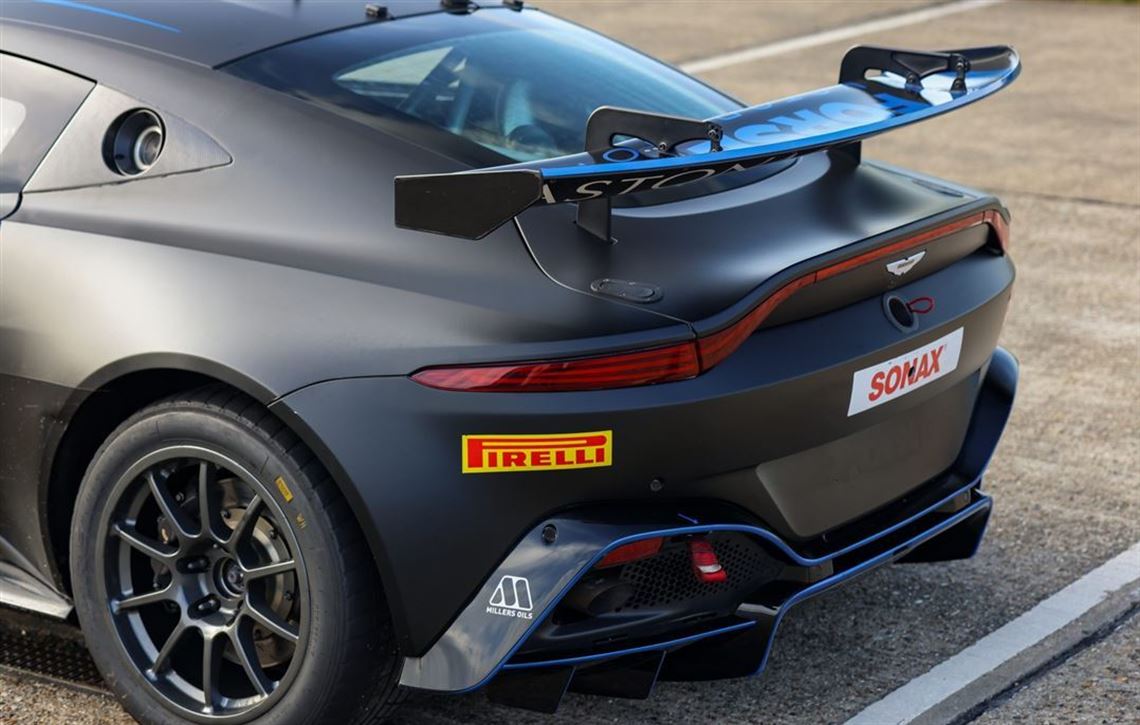 2022-aston-martin-vantage-amr-gt4