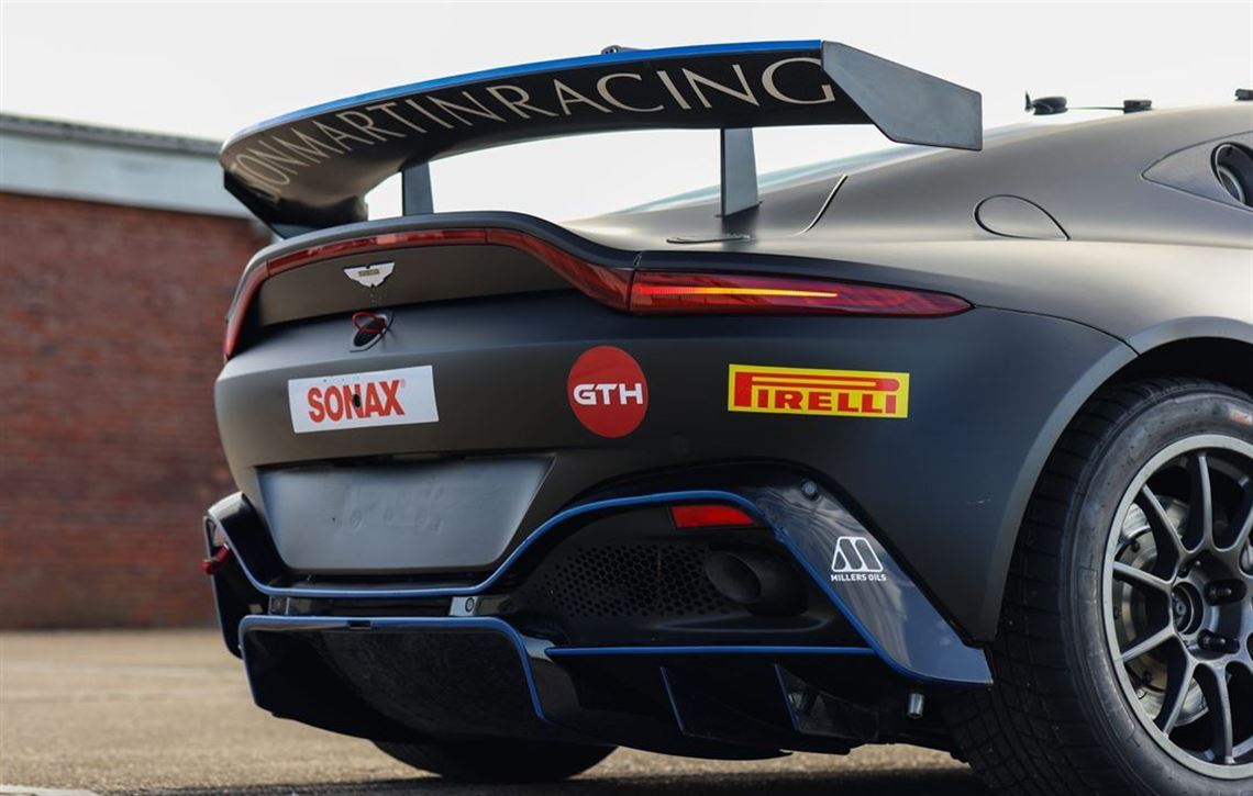 2022-aston-martin-vantage-amr-gt4