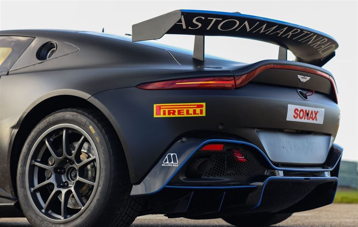 2022-aston-martin-vantage-amr-gt4