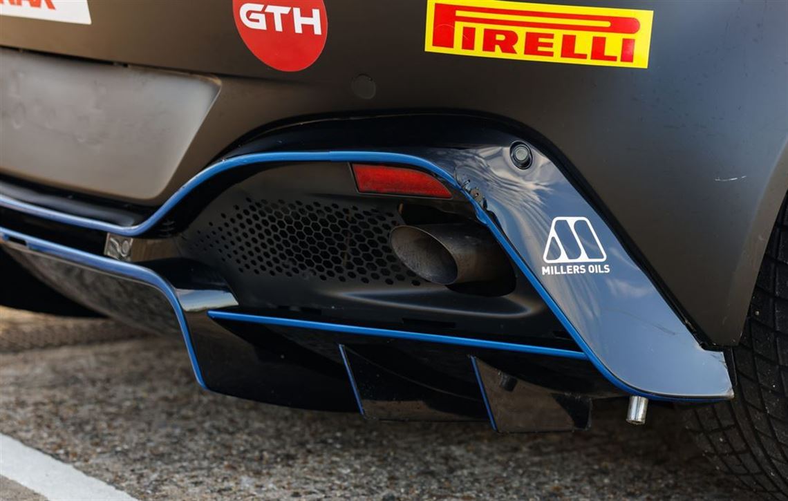 2022-aston-martin-vantage-amr-gt4