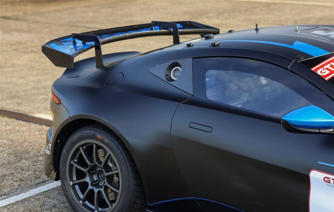 2022-aston-martin-vantage-amr-gt4