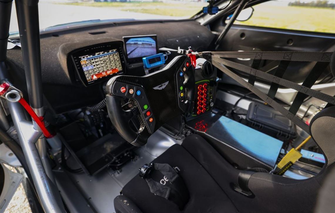 2022-aston-martin-vantage-amr-gt4