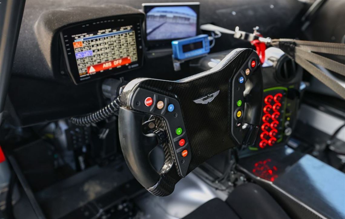 2022-aston-martin-vantage-amr-gt4