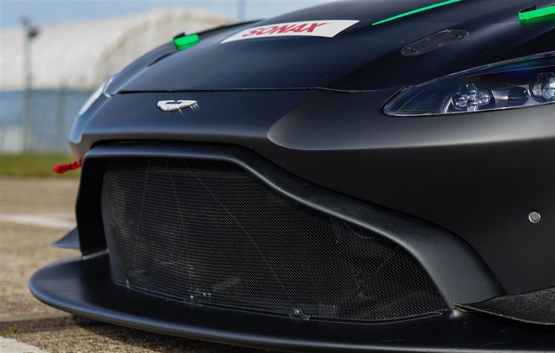 2021-aston-martin-vantage-amr-gt4