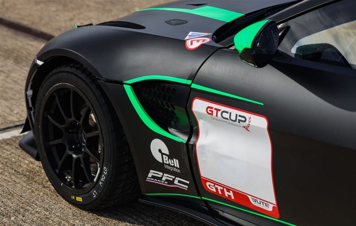 2021-aston-martin-vantage-amr-gt4