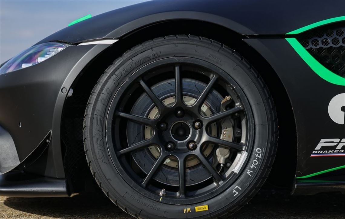 2021-aston-martin-vantage-amr-gt4