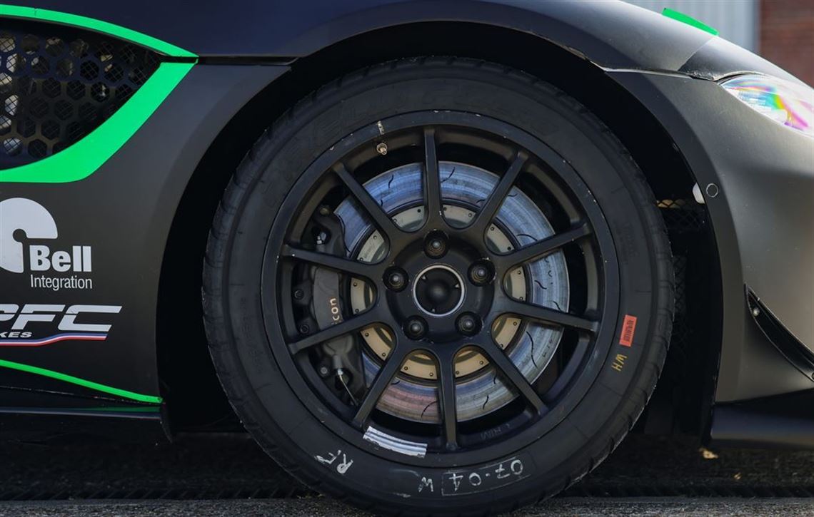 2021-aston-martin-vantage-amr-gt4