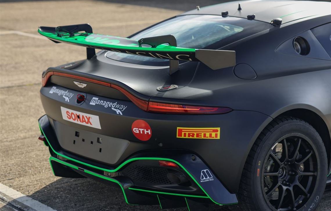 2021-aston-martin-vantage-amr-gt4