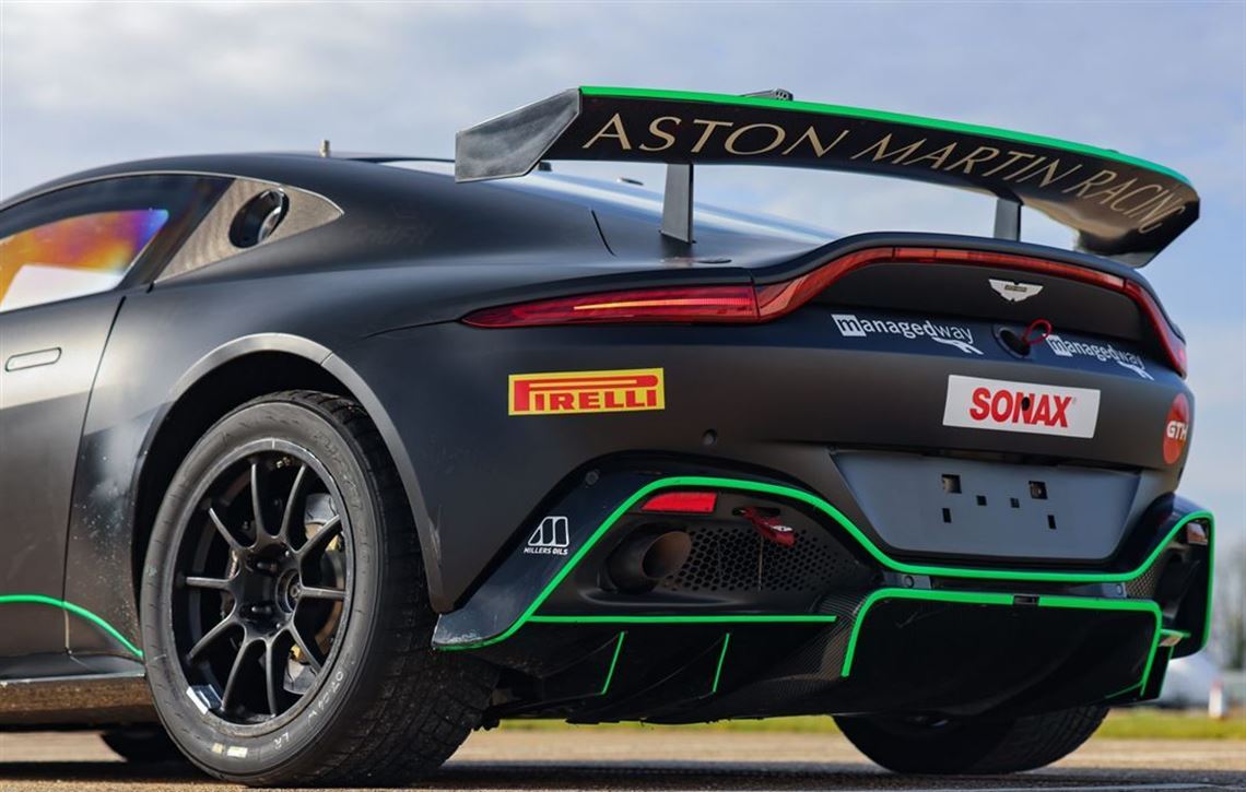 2021-aston-martin-vantage-amr-gt4
