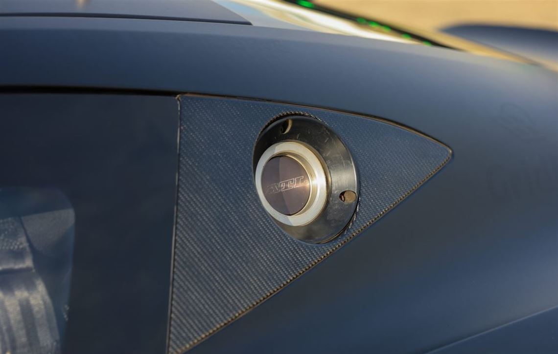 2021-aston-martin-vantage-amr-gt4