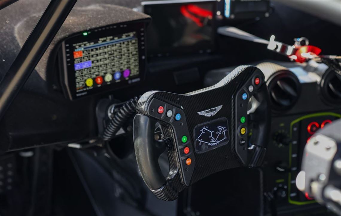 2021-aston-martin-vantage-amr-gt4