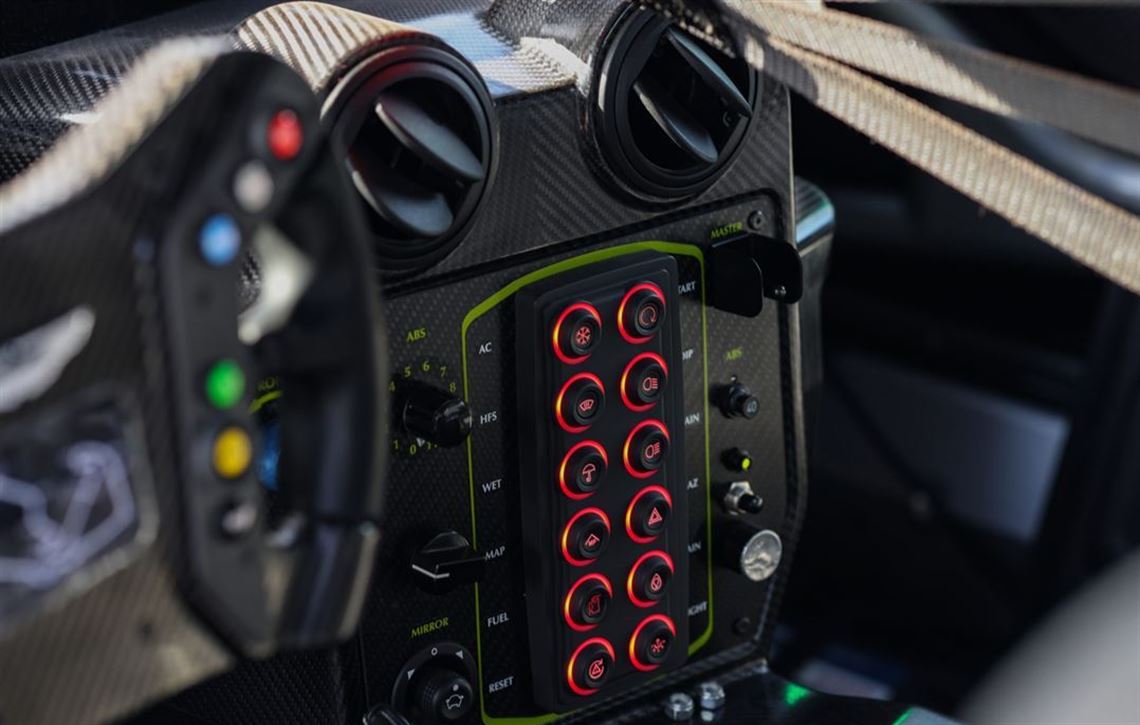 2021-aston-martin-vantage-amr-gt4