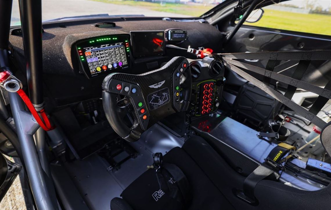 2021-aston-martin-vantage-amr-gt4