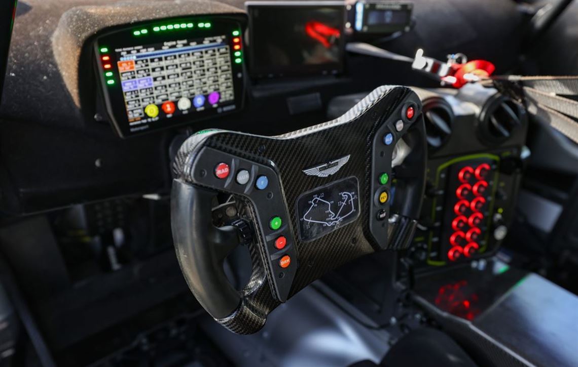 2021-aston-martin-vantage-amr-gt4